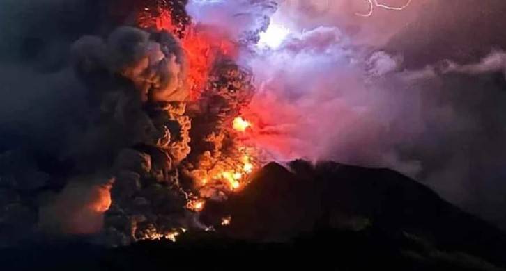 จากข่าวภูเขาไฟรวง (Ruang volcano) ซึ่งตั้งอยู่บนเกาะแห่งหนึ่งในจังหวัดสุลาเวสีเหนือ อินโดนีเซีย ปะทุรุนแรง