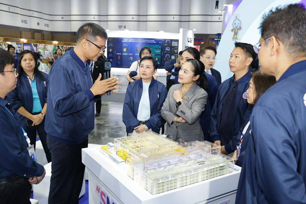 “สุดาวรรณ” รมว.อว. เยี่ยมชมบูธสำนักงานปรมาณูเพื่อสันติ รับฟังการนำเสนอโรงไฟฟ้านิวเคลียร์มาตรฐานปลอดภัยขนาดเล็ก เทคโนโลยีพลังงานสะอาดแห่งอนาคต ในงาน อว. แฟร์ 2025