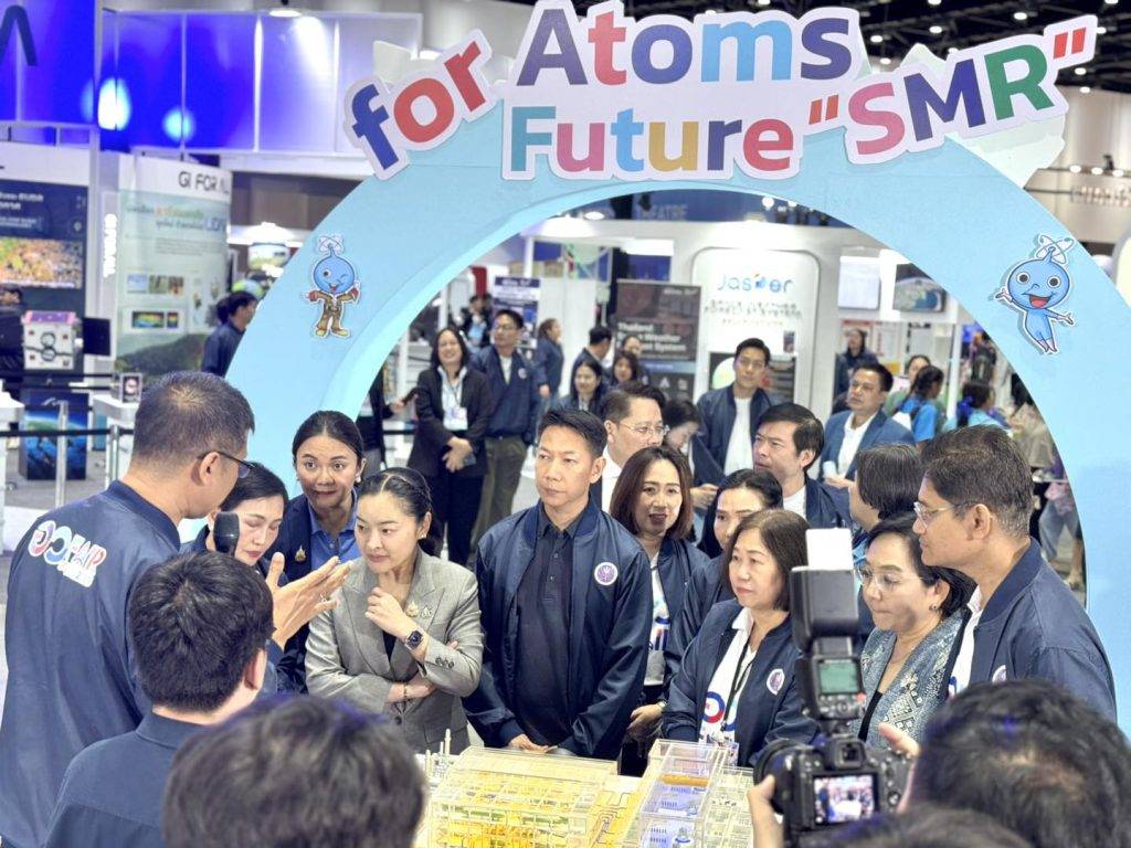 “สุดาวรรณ” รมว.อว. เยี่ยมชมบูธสำนักงานปรมาณูเพื่อสันติ รับฟังการนำเสนอโรงไฟฟ้านิวเคลียร์มาตรฐานปลอดภัยขนาดเล็ก เทคโนโลยีพลังงานสะอาดแห่งอนาคต ในงาน อว. แฟร์ 2025