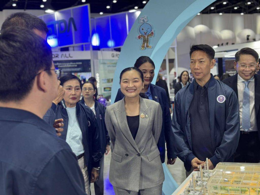 “สุดาวรรณ” รมว.อว. เยี่ยมชมบูธสำนักงานปรมาณูเพื่อสันติ รับฟังการนำเสนอโรงไฟฟ้านิวเคลียร์มาตรฐานปลอดภัยขนาดเล็ก เทคโนโลยีพลังงานสะอาดแห่งอนาคต ในงาน อว. แฟร์ 2025