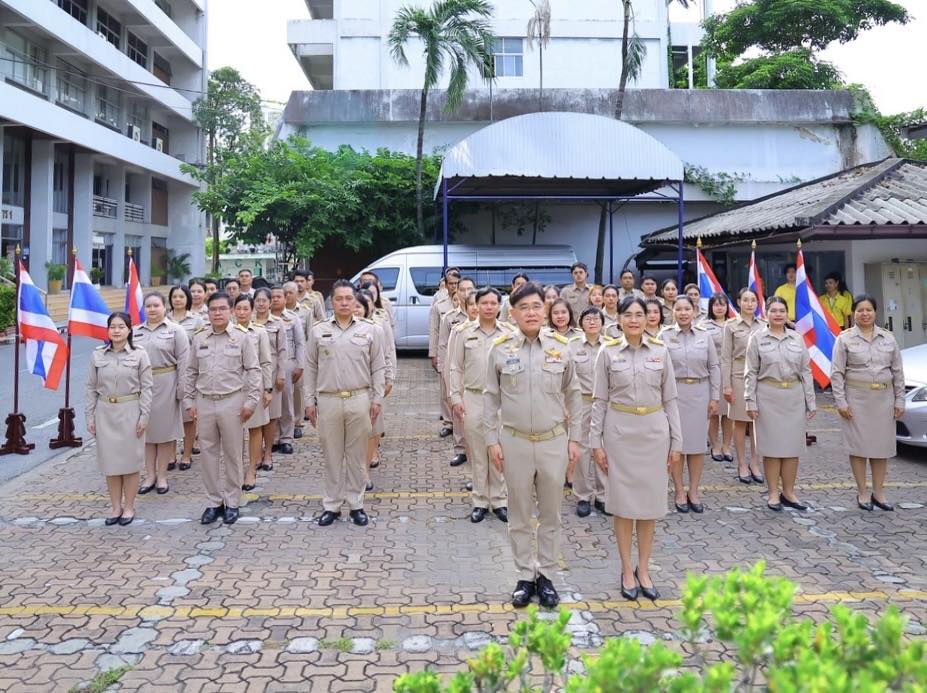 oap290968 (2) “หมอรุ่งเรือง” นำทีม ปส. ร่วมเคารพธงชาติ สืบสานความภาคภูมิใจ 108 ปีธงไตรรงค์ น้อมรำลึกพระมหากรุณาธิคุณ รัชกาลที่ 6