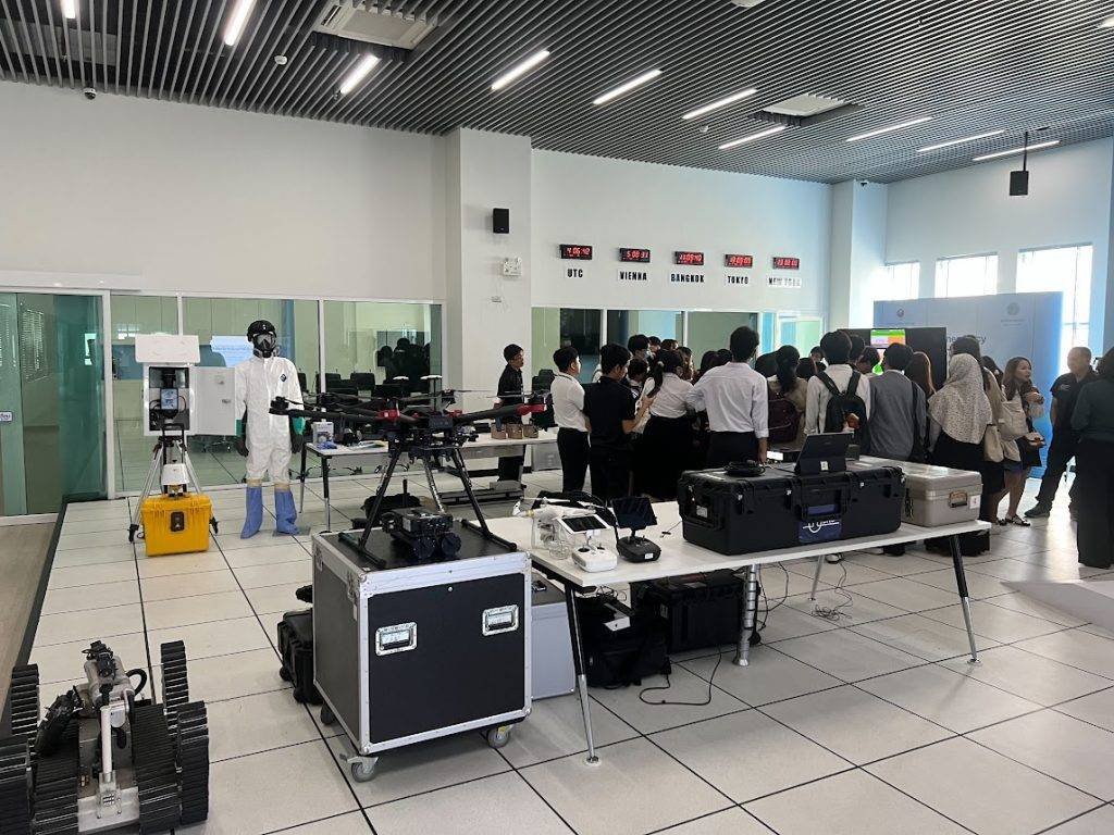 คณะแพทยศาสตร์วชิรพยาบาล มหาวิทยาลัยนวมินทราธิราช เยี่ยมชม ปส. เสริมความรู้ด้านมาตรฐานการวัดรังสีและการบริหารจัดการเหตุฉุกเฉินทางนิวเคลียร์และรังสี