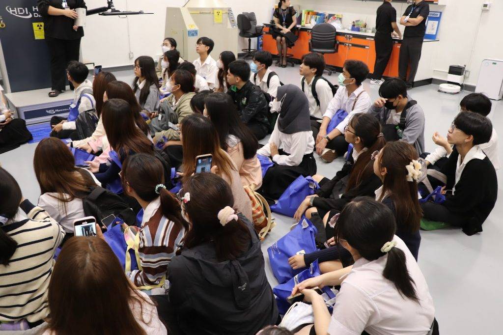 คณะแพทยศาสตร์วชิรพยาบาล มหาวิทยาลัยนวมินทราธิราช เยี่ยมชม ปส. เสริมความรู้ด้านมาตรฐานการวัดรังสีและการบริหารจัดการเหตุฉุกเฉินทางนิวเคลียร์และรังสี