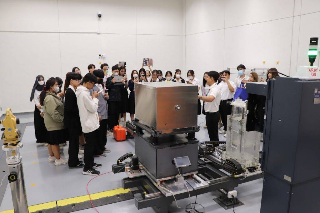 คณะแพทยศาสตร์วชิรพยาบาล มหาวิทยาลัยนวมินทราธิราช เยี่ยมชม ปส. เสริมความรู้ด้านมาตรฐานการวัดรังสีและการบริหารจัดการเหตุฉุกเฉินทางนิวเคลียร์และรังสี