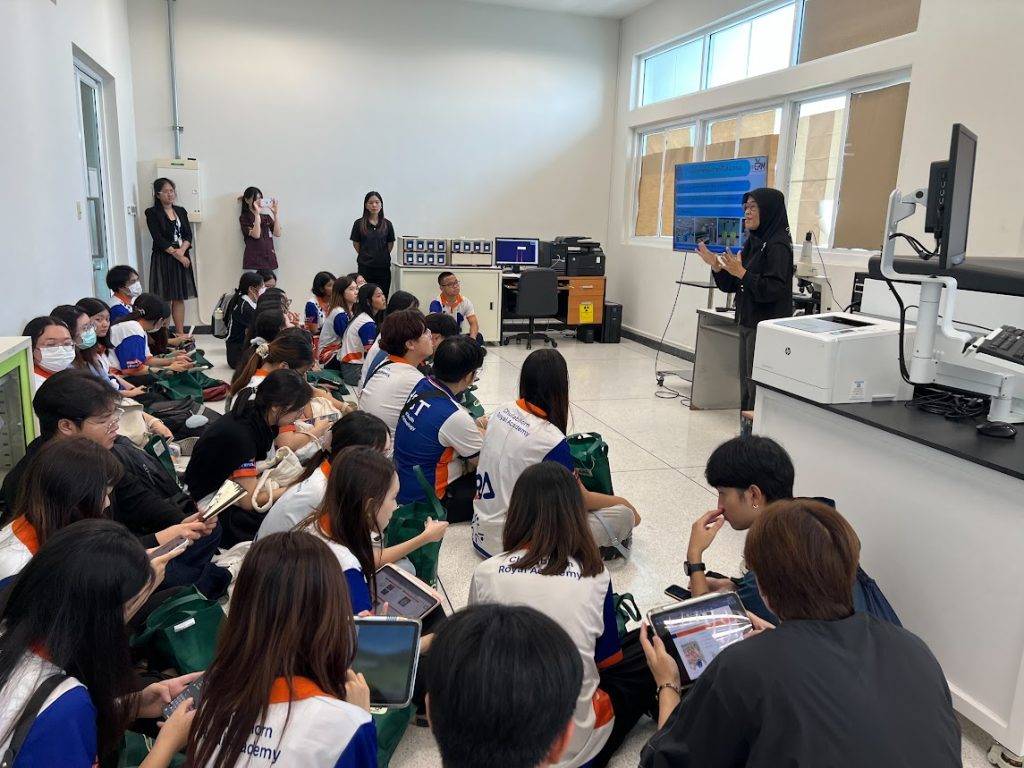 โรงเรียนรังสีเทคนิค ราชวิทยาลัยจุฬาภรณ์ เยี่ยมชม ปส. เสริมความรู้ด้านมาตรฐานการวัดรังสีและการเฝ้าระวังด้านนิวเคลียร์และรังสีของประเทศ