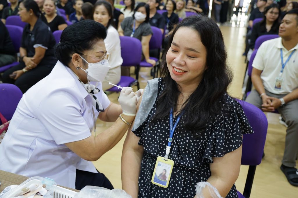 ใส่ใจสุขภาพบุคลากร ปรมาณูเพื่อสันติฉีดวัคซีนไข้หวัดใหญ่ฟรี