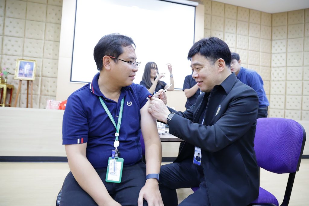 ใส่ใจสุขภาพบุคลากร ปรมาณูเพื่อสันติฉีดวัคซีนไข้หวัดใหญ่ฟรี