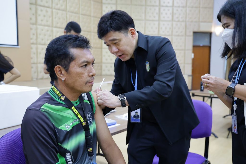 ใส่ใจสุขภาพบุคลากร ปรมาณูเพื่อสันติฉีดวัคซีนไข้หวัดใหญ่ฟรี