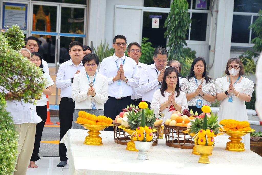 “นพ.รุ่งเรือง” นำคณะผู้บริหารและบุคลากร ปส. สักการะพระพรหม