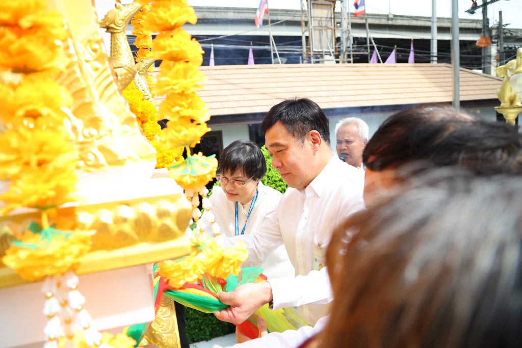 “นพ.รุ่งเรือง” นำคณะผู้บริหารและบุคลากร ปส. สักการะพระพรหม
