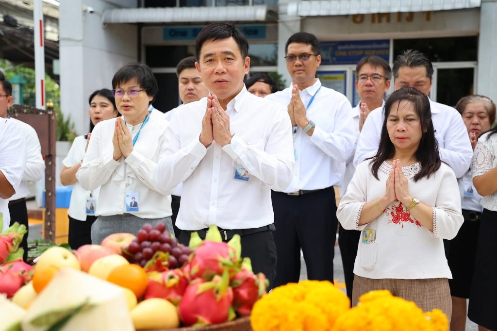 “นพ.รุ่งเรือง” นำคณะผู้บริหารและบุคลากร ปส. สักการะพระพรหม