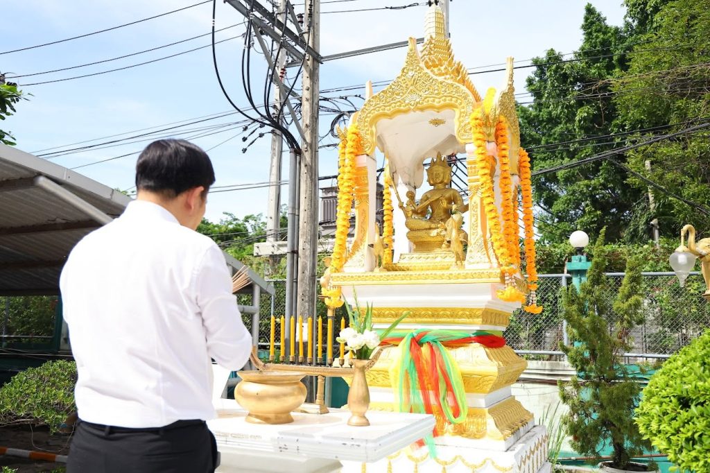 “นพ.รุ่งเรือง” นำคณะผู้บริหารและบุคลากร ปส. สักการะพระพรหม