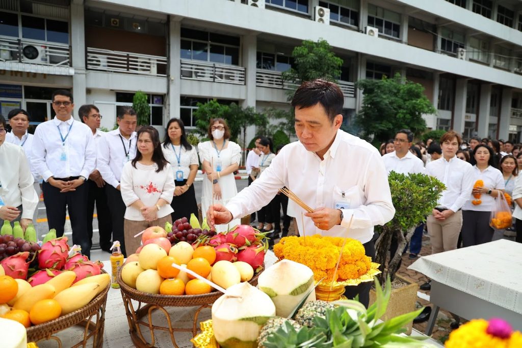 “นพ.รุ่งเรือง” นำคณะผู้บริหารและบุคลากร ปส. สักการะพระพรหม