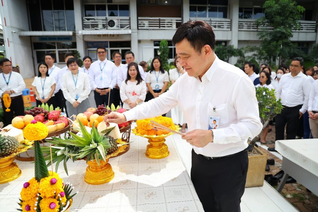 “นพ.รุ่งเรือง” นำคณะผู้บริหารและบุคลากร ปส. สักการะพระพรหม