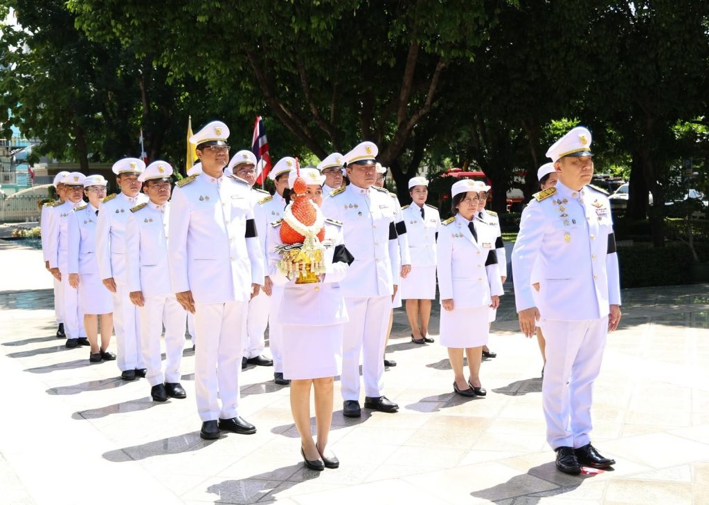 พระบาทสมเด็จพระเจ้าอยู่หัว ทรงพระกรุณาโปรดเกล้าฯ ให้ นายพลากร สุวรรณรัฐ องคมนตรี เป็นผู้แทนพระองค์ ในการวางพุ่มดอกไม้ถวายราชสักการะพระบรมราชานุสาวรีย์ ร.4 เนื่องใน “วันวิทยาศาสตร์แห่งชาติ” 18 สิงหาคม 2569