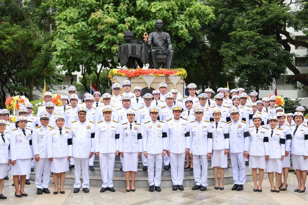พระบาทสมเด็จพระเจ้าอยู่หัว ทรงพระกรุณาโปรดเกล้าฯ ให้ นายพลากร สุวรรณรัฐ องคมนตรี เป็นผู้แทนพระองค์ ในการวางพุ่มดอกไม้ถวายราชสักการะพระบรมราชานุสาวรีย์ ร.4 เนื่องใน “วันวิทยาศาสตร์แห่งชาติ” 18 สิงหาคม 2569