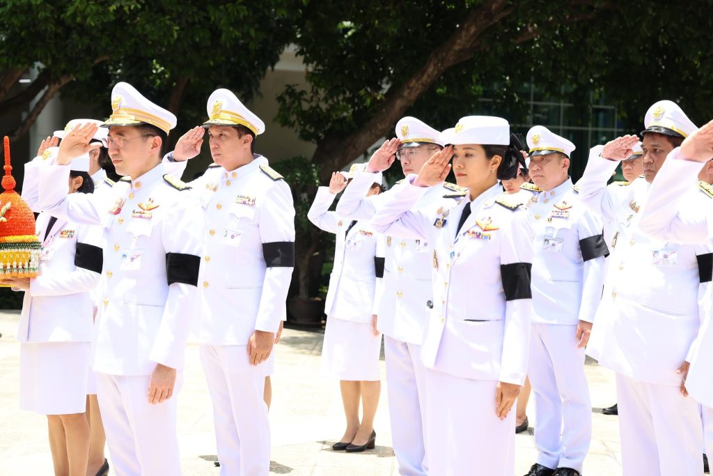 พระบาทสมเด็จพระเจ้าอยู่หัว ทรงพระกรุณาโปรดเกล้าฯ ให้ นายพลากร สุวรรณรัฐ องคมนตรี เป็นผู้แทนพระองค์ ในการวางพุ่มดอกไม้ถวายราชสักการะพระบรมราชานุสาวรีย์ ร.4 เนื่องใน “วันวิทยาศาสตร์แห่งชาติ” 18 สิงหาคม 2569